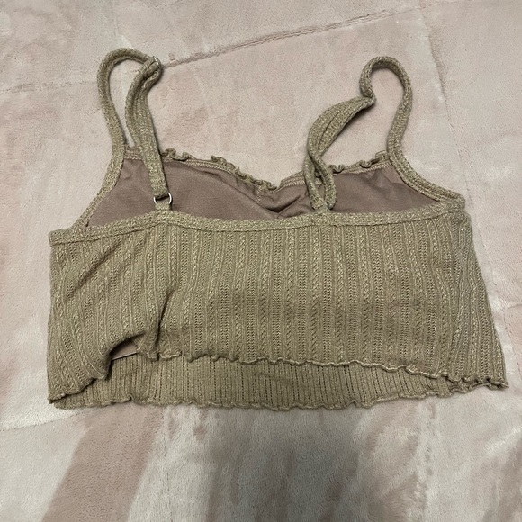 Hollister tan crop top with pads - Picture 2 of 2